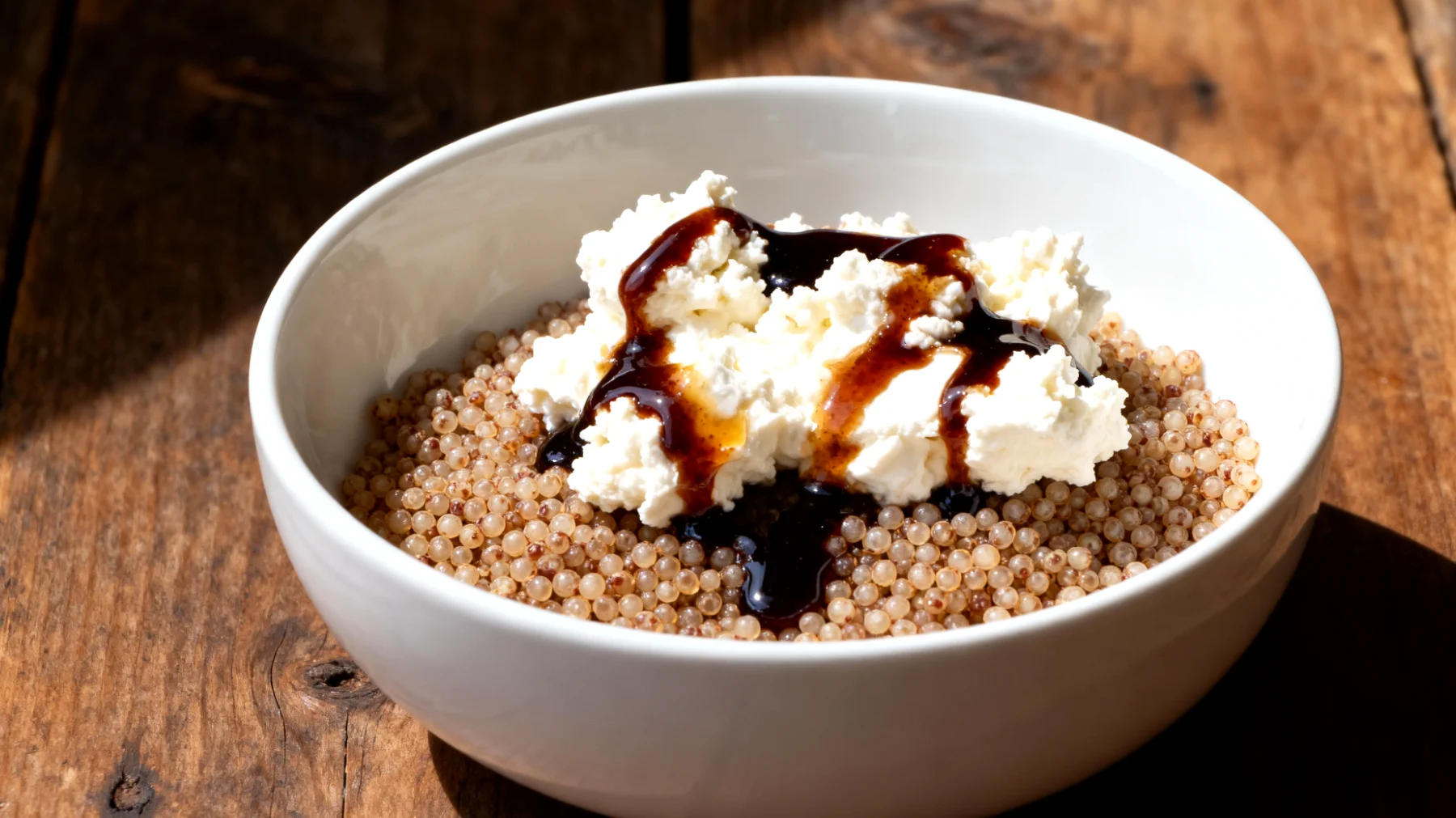 Amaranto soffiato con ricotta di capra e miele di castagno"